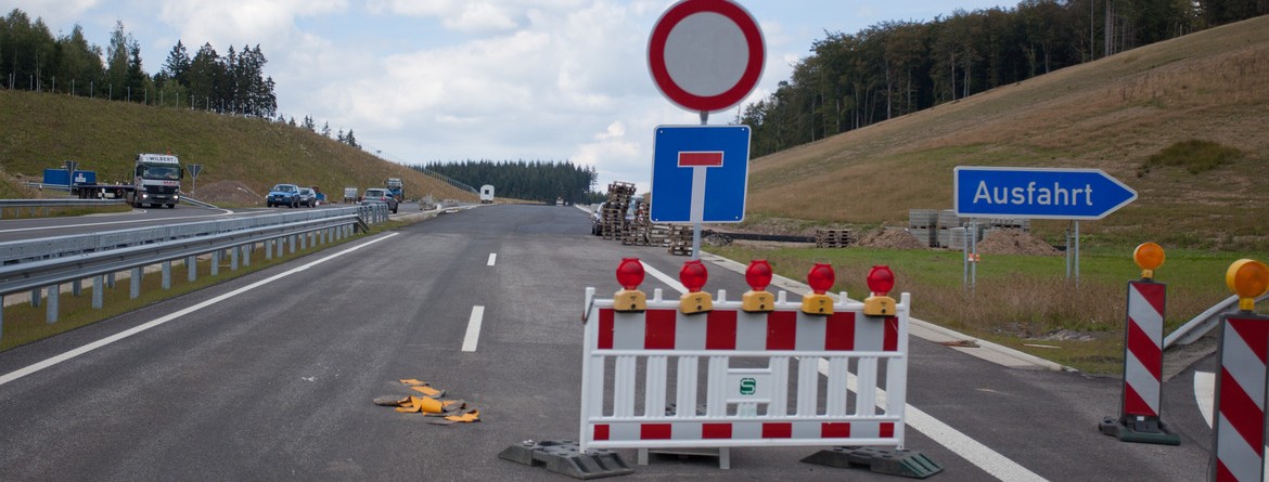 Motiv: Sackgassenschild am Ender der Autobahn A1  (Foto: IHK Trier )